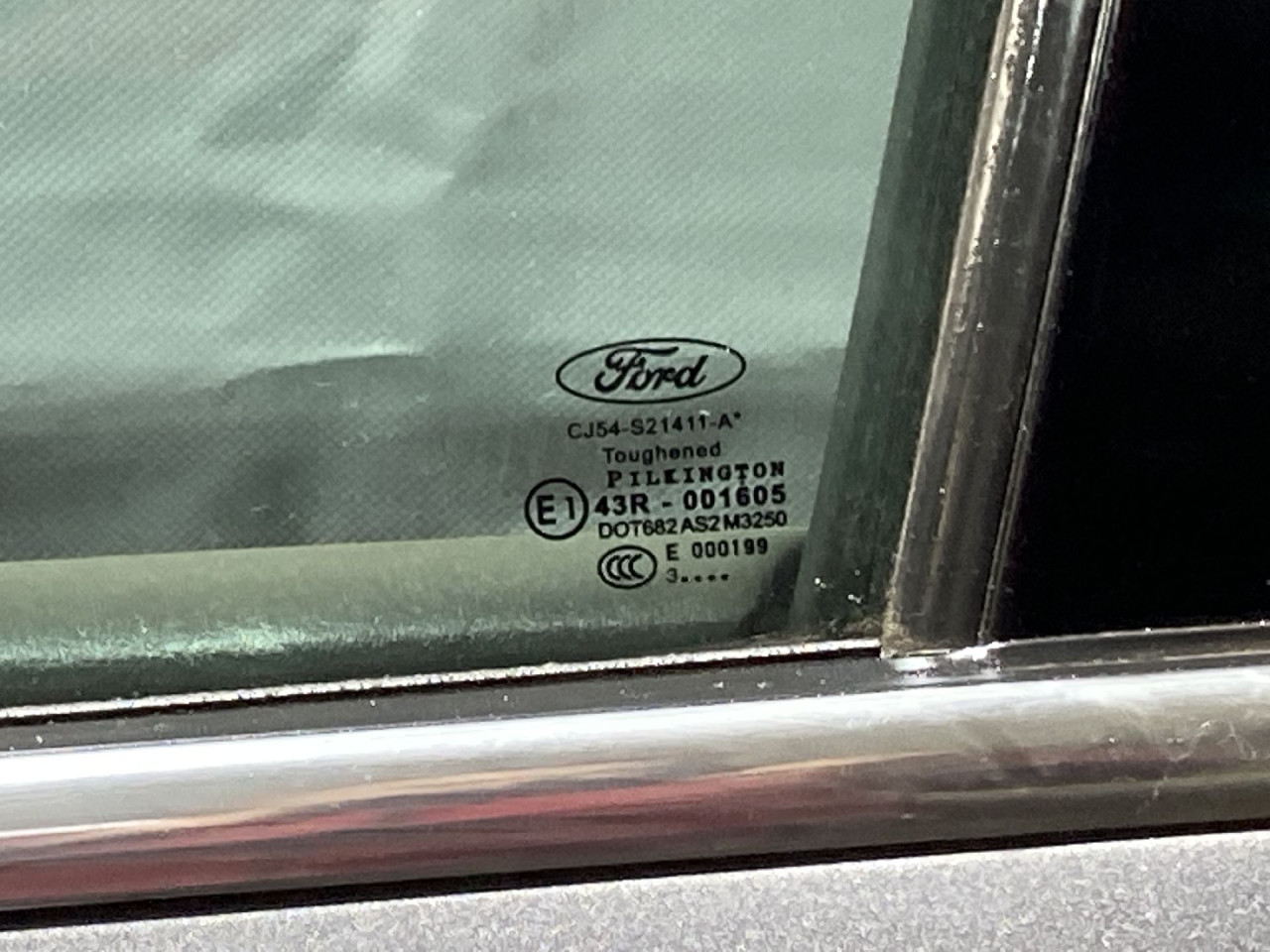 DIJELOVI STAKLO FORD KUGA > 13-16