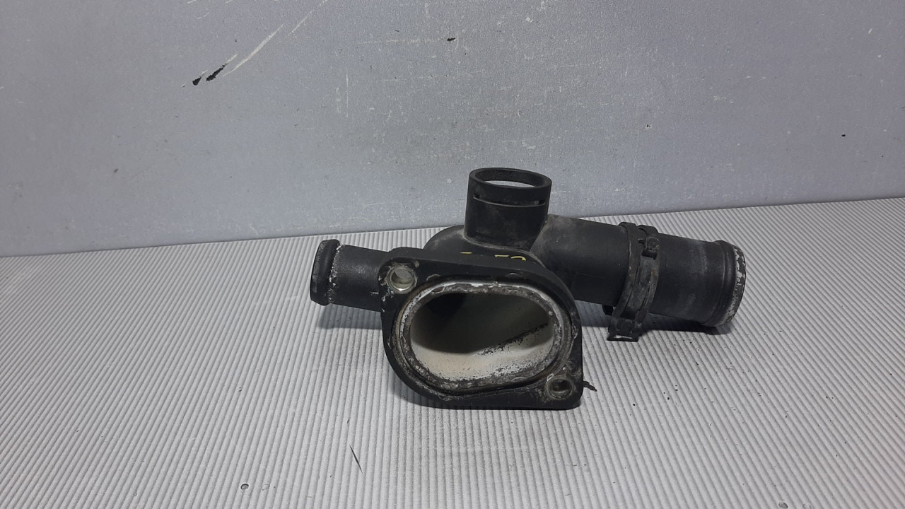 KUCISTE TERMOSTATA VW TOURAN > 03-06 06A121133AL