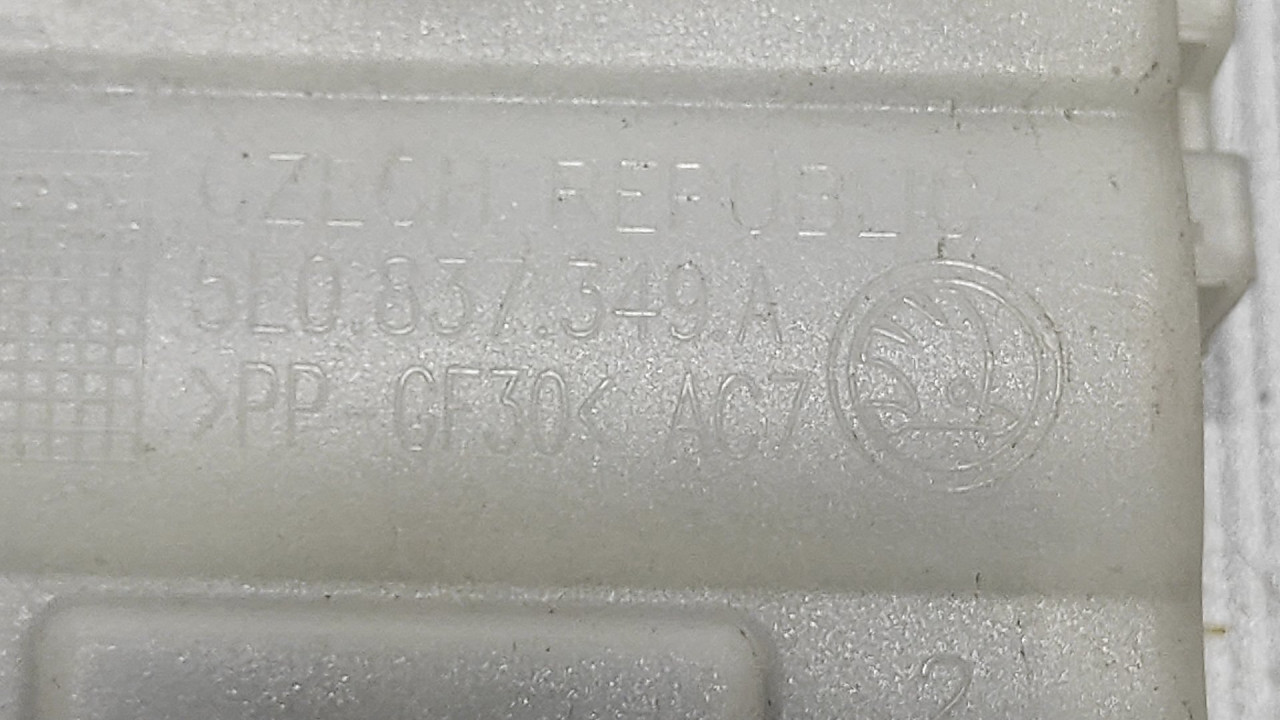 DIJELOVI RUCKA VRATA SKODA FABIA > 14- 5E0837349A