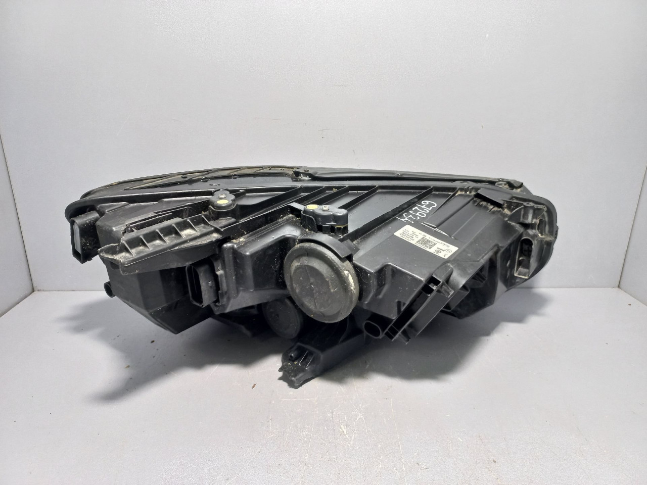 DIJELOVI FAR OSTECEN VW PASSAT B8 > 14- 3G1941035P