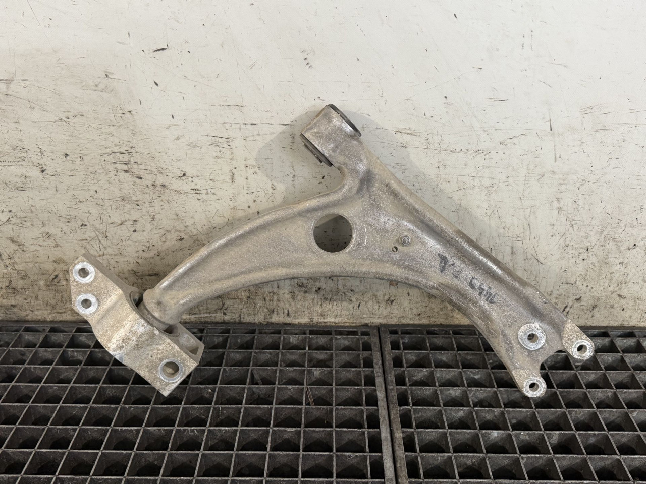DIJELOVI LAFETA AUDI Q3 > 11-15 2.0 3C0153D