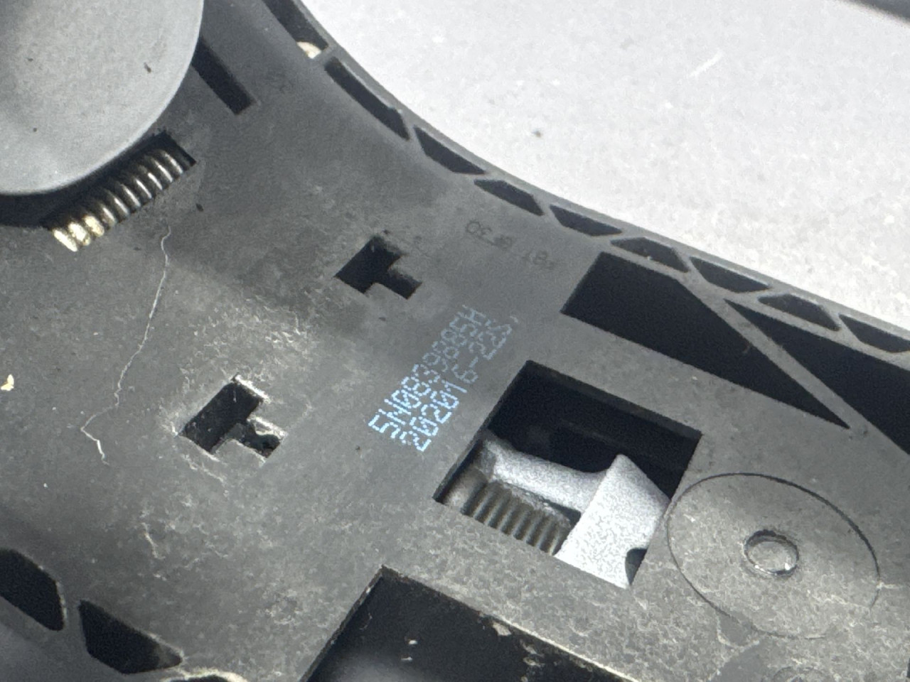 DIJELOVI RUCKA VRATA VW GOLF 7 > 12-16 5N0839885H