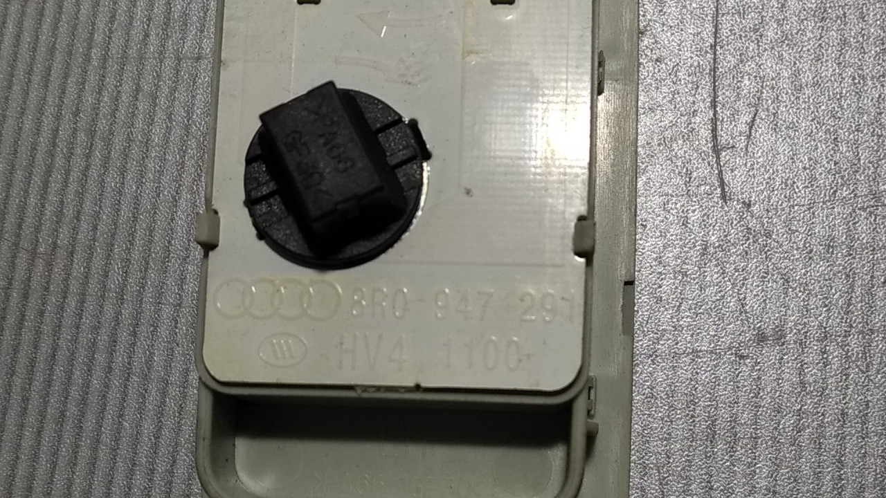DIJELOVI RASVJETA U KABINI AUDI Q5 > 12-16 8R0947291