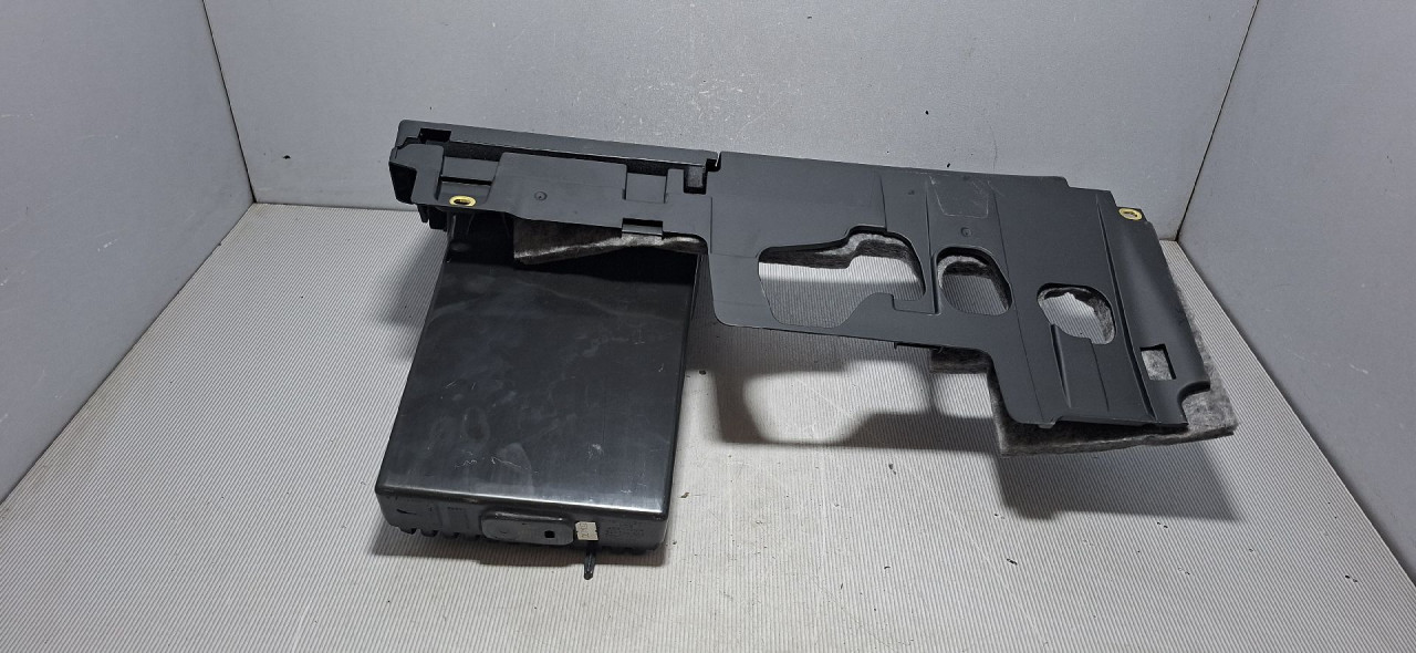 DIJELOVI PLASTIKA AUDI Q5 (FY) > 17 - 20  3.0 80B863075C