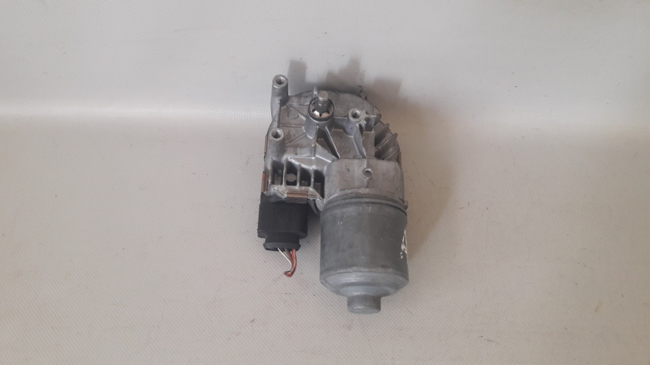MOTORIC PREDNJEG BRISACA SEAT LEON > 05-09 1P0955120 0390241921