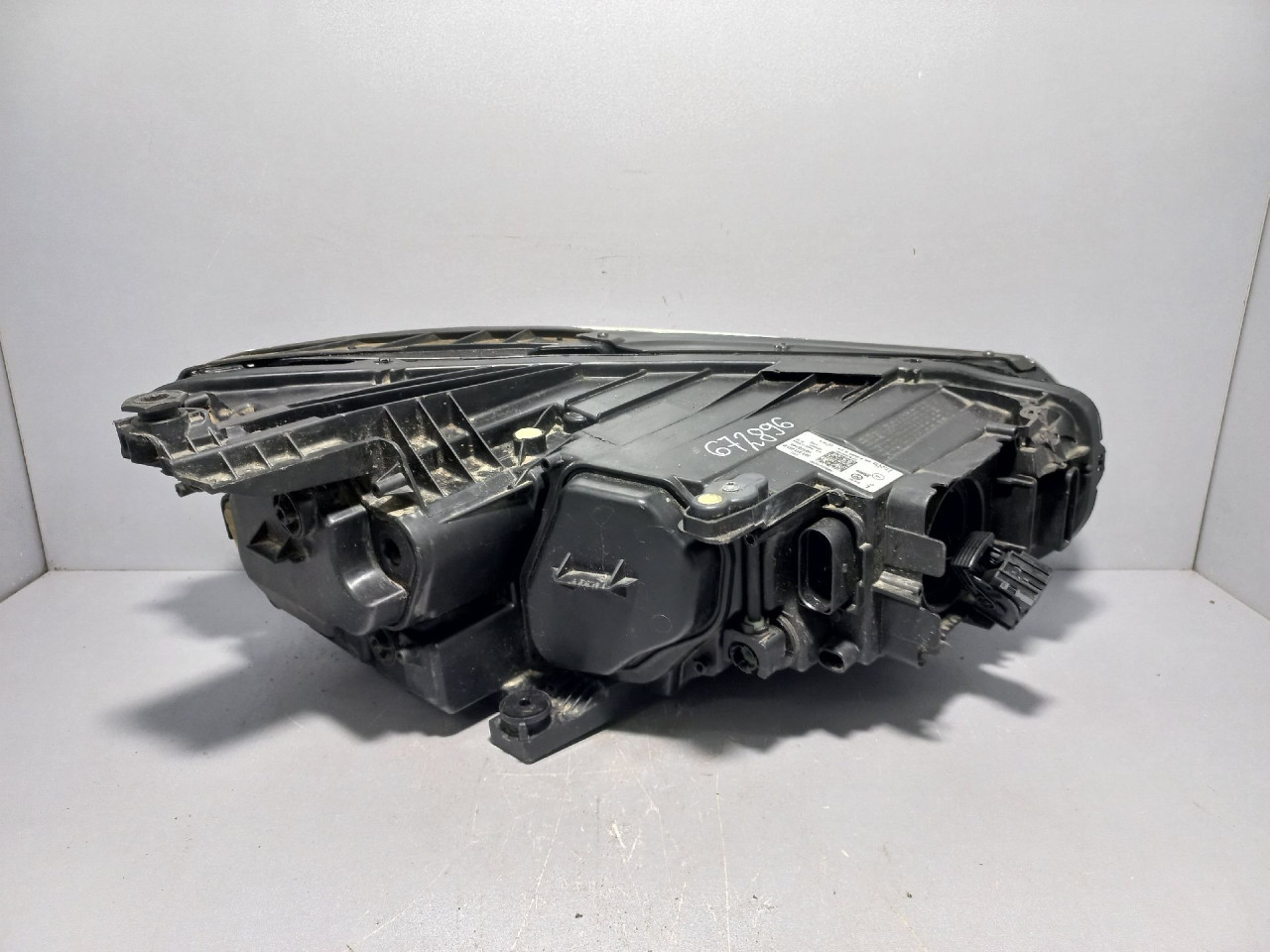 DIJELOVI FAR OSTECEN VW PASSAT B8 > 14- 3G1941081P