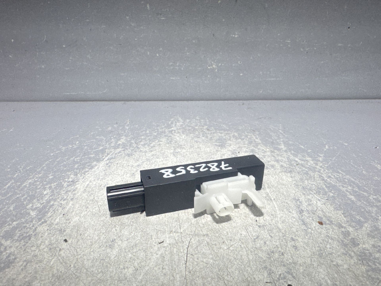 DIJELOVI ANTENA MAZDA 6 > 13-16 KD45676NXA
