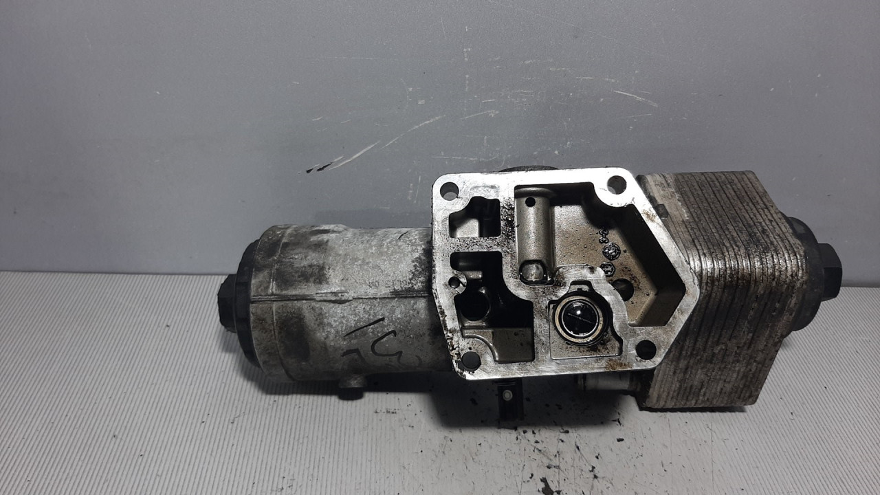 KUCISTE FILTERA ULJA AUDI A4 (B7) > 04-07 045115389J