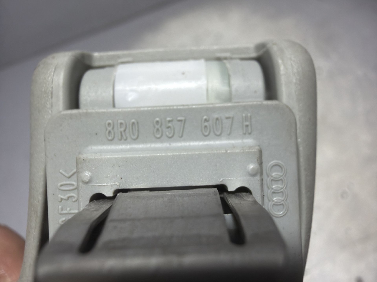 DIJELOVI KROVNA RUCKA AUDI A4 (B9) > 15-18 2.0 8R0857607H