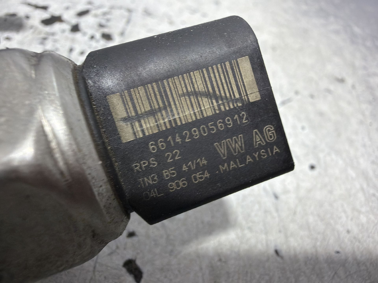 DIJELOVI SENZOR PRITISKA GORIVA VW POLO > 14-17 1.4 04L906054