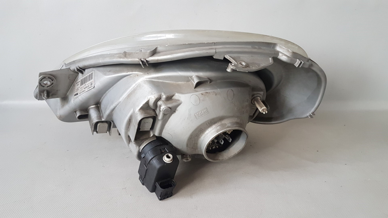 DIJELOVI FAR OPEL VIVARO > 07-14 7700311372