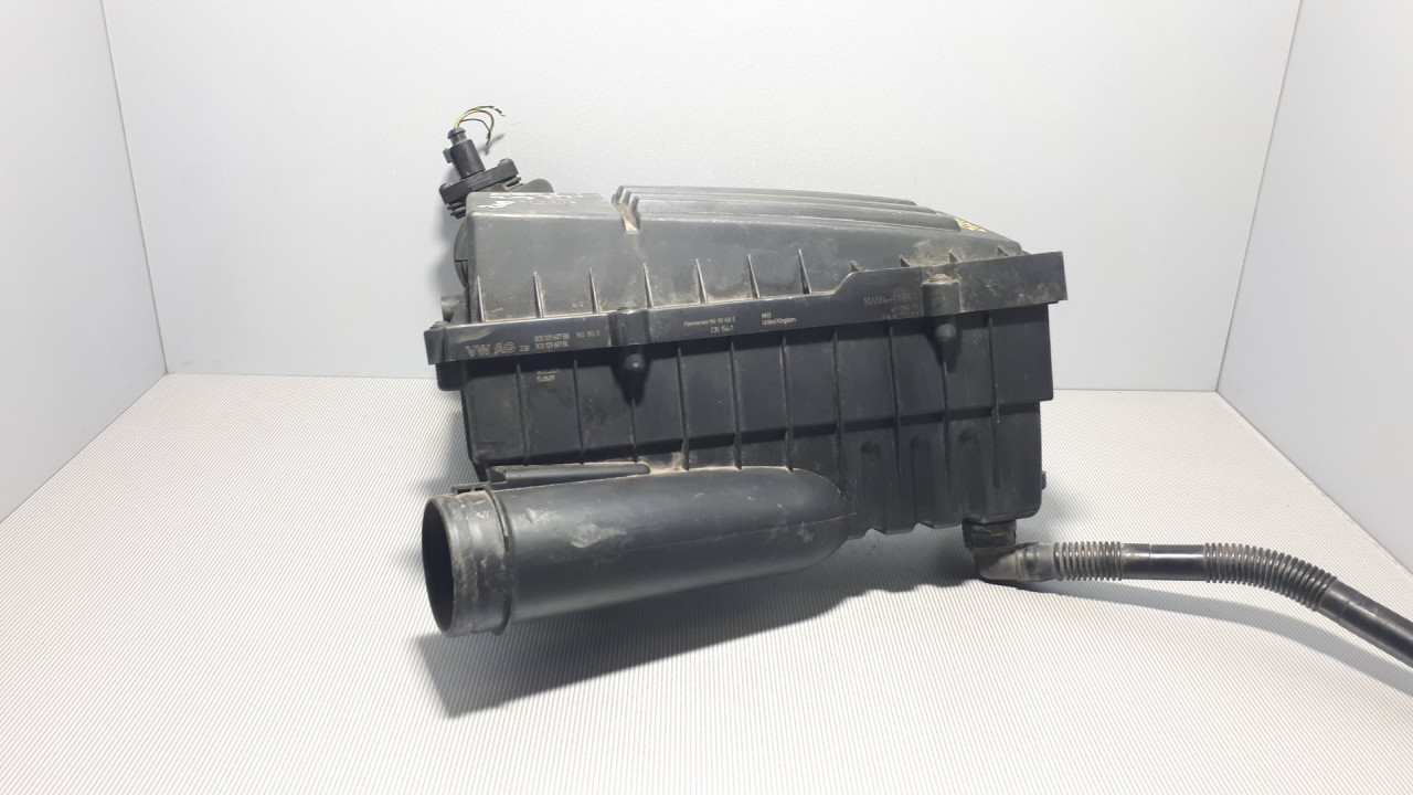 KUCISTE FILTERA ZRAKA VW CADDY > 10-15 3C0129607BE