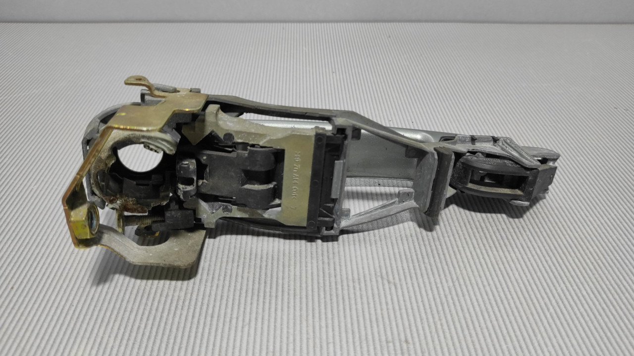 DIJELOVI RUCKA VRATA VW GOLF 4 > 97-03 3B0837885