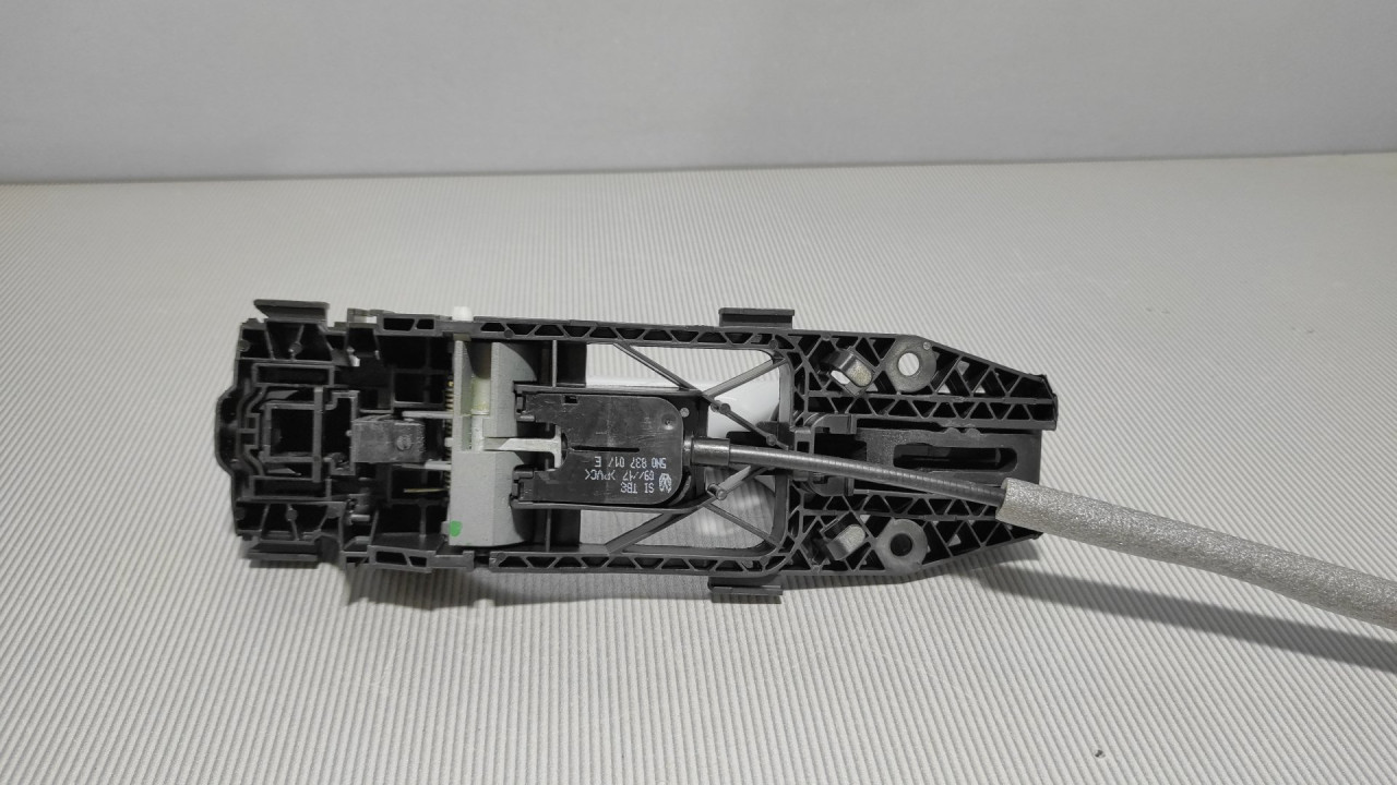 DIJELOVI RUCKA VRATA VW GOLF 7 > 12-16 5N0839885H