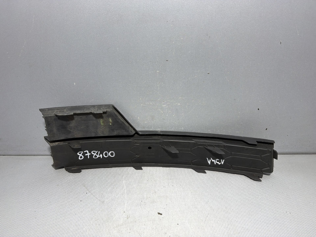 DIJELOVI RESETKA BRANIKA SKODA OCTAVIA > 17-19 1.6 5E0807682F