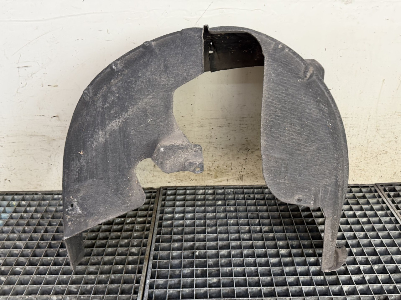 DIJELOVI UNUTRASNJI BLATOBRAN VW TIGUAN > 20- 2.0 571810972B