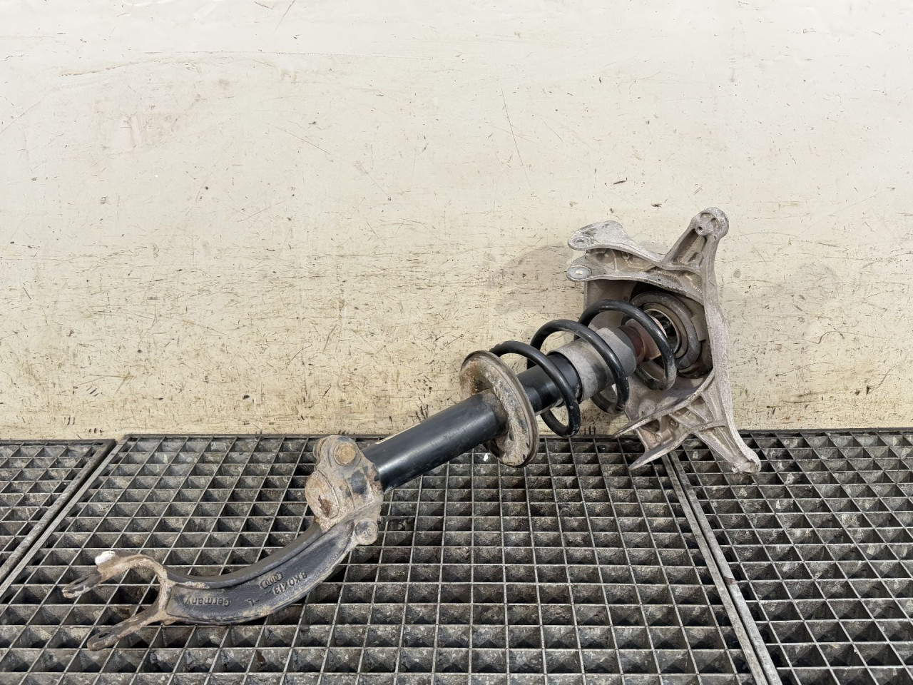 DIJELOVI AMORTIZER AUDI A4 (B8) > 12-15 8T0413031AF
