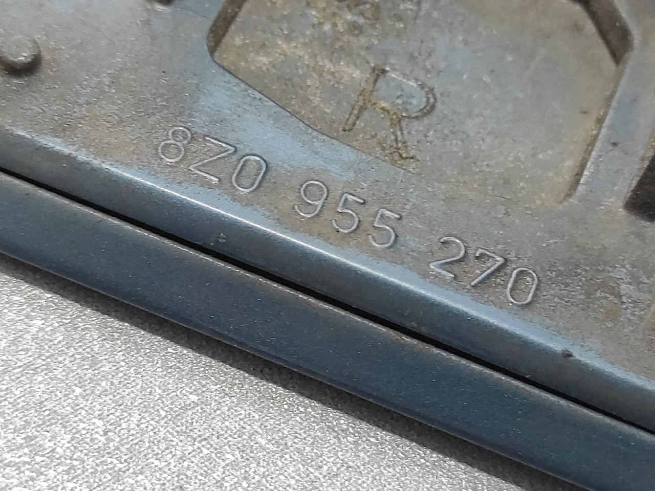 PLASTIKA BRANIKA AUDI A2 > 99-05 8Z0955270