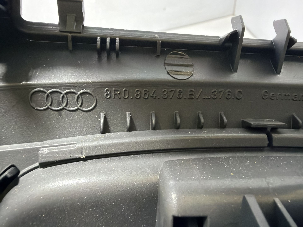 DIJELOVI PLASTIKA AUDI Q5 > 12-16 2.0 8R0864376B