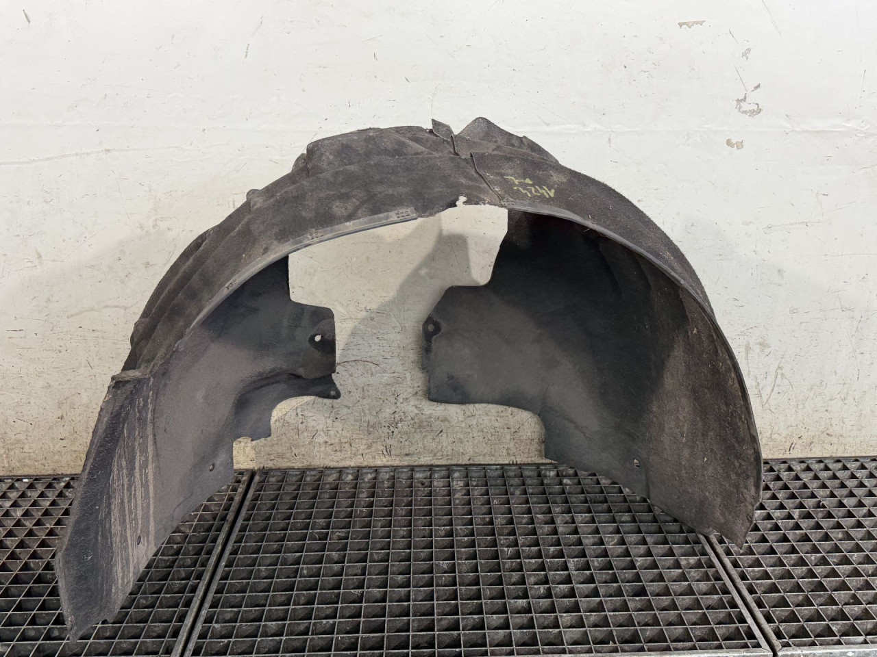 DIJELOVI UNUTRASNJI BLATOBRAN AUDI Q5 > 12-16 2.0 8R0821171M