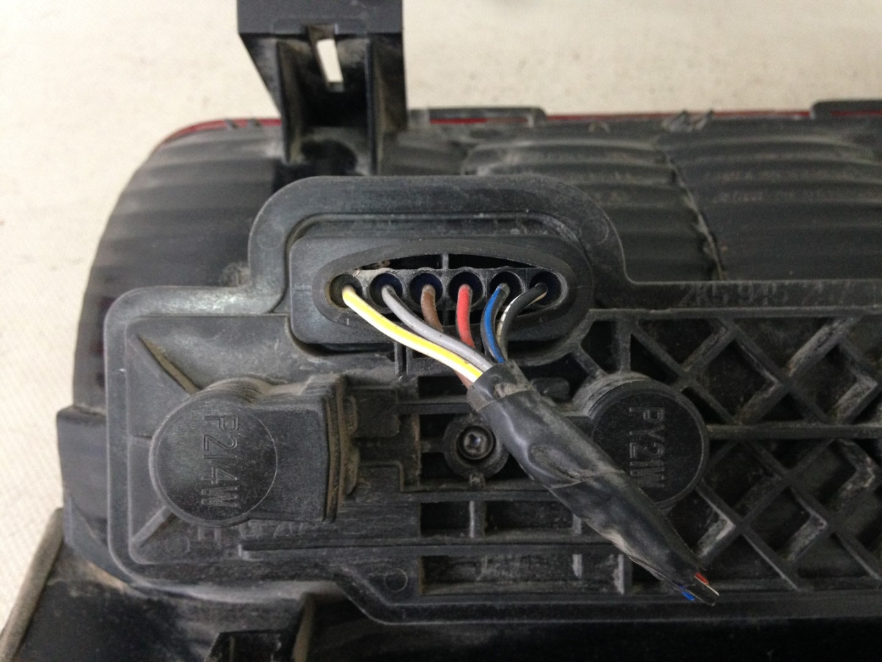 DIJELOVI STOP SVJETLO VW CADDY > 03-10 2K0945111A
