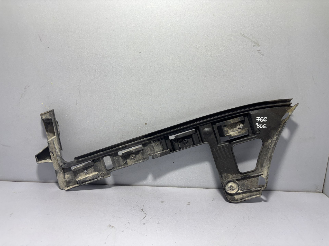 NOSAC ZADNJEG BRANIKA VW PASSAT B6 > 05-10 3C9807394