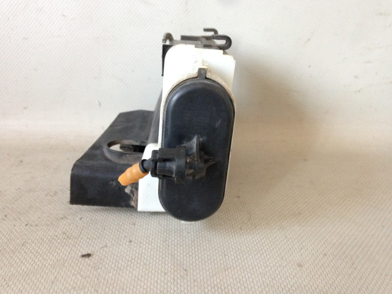 DIJELOVI BRAVA VRATA AUDI A4 > 94-99 4A0839016