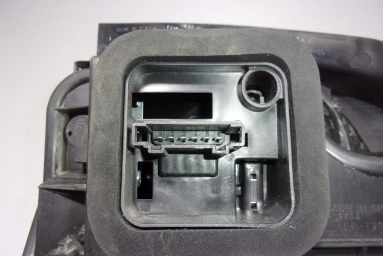 STOP SVJETLO VW POLO > 09-14 VW023015 6R0945257A