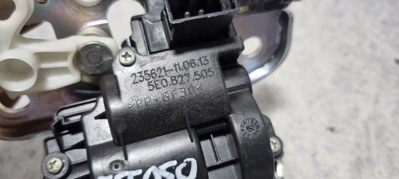 BRAVA GEPEKA SKODA OCTAVIA > 13-16 5E0827505