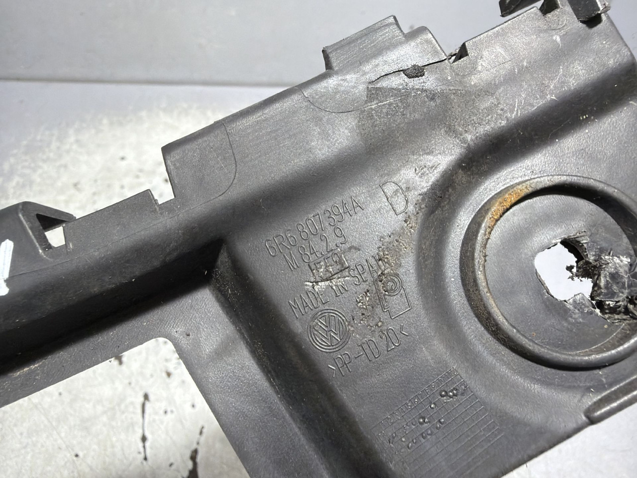 DIJELOVI NOSAC ZADNJEG BRANIKA VW POLO > 09-14 1.6 6R6807394A