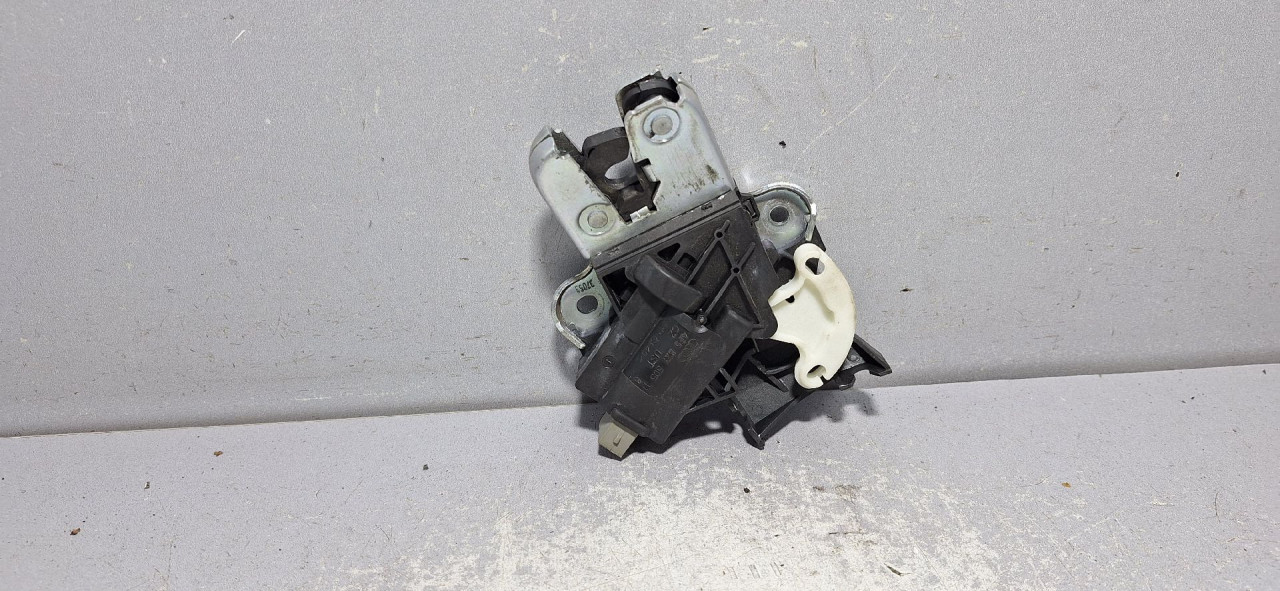 DIJELOVI BRAVA GEPEKA AUDI A4 (B8) > 12-15 2.0 4F5827505D