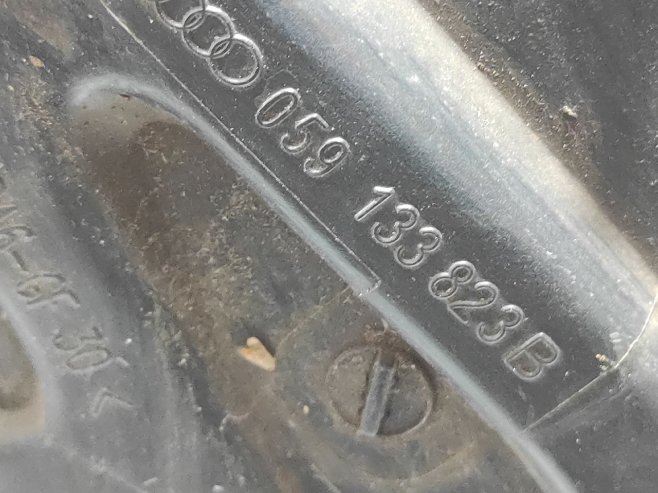 KUCISTE FILTERA ZRAKA AUDI A8 (4E) > 02-10 059133823B