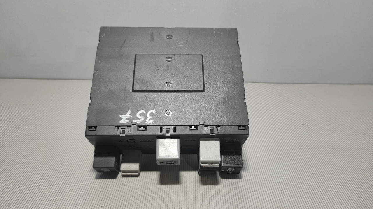 ELEKTRONIKA MODUL VW CADDY > 03-10 3C8937049D