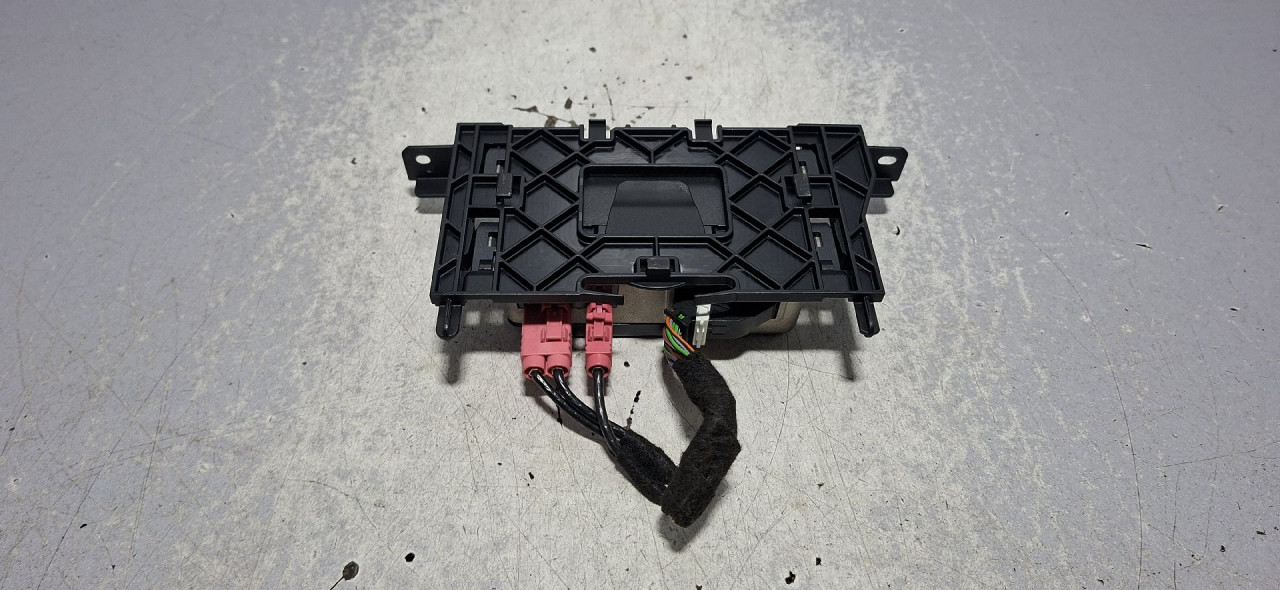 DIJELOVI ELEKTRONIKA MODUL VW PASSAT B8 > 19 - 5WA035282