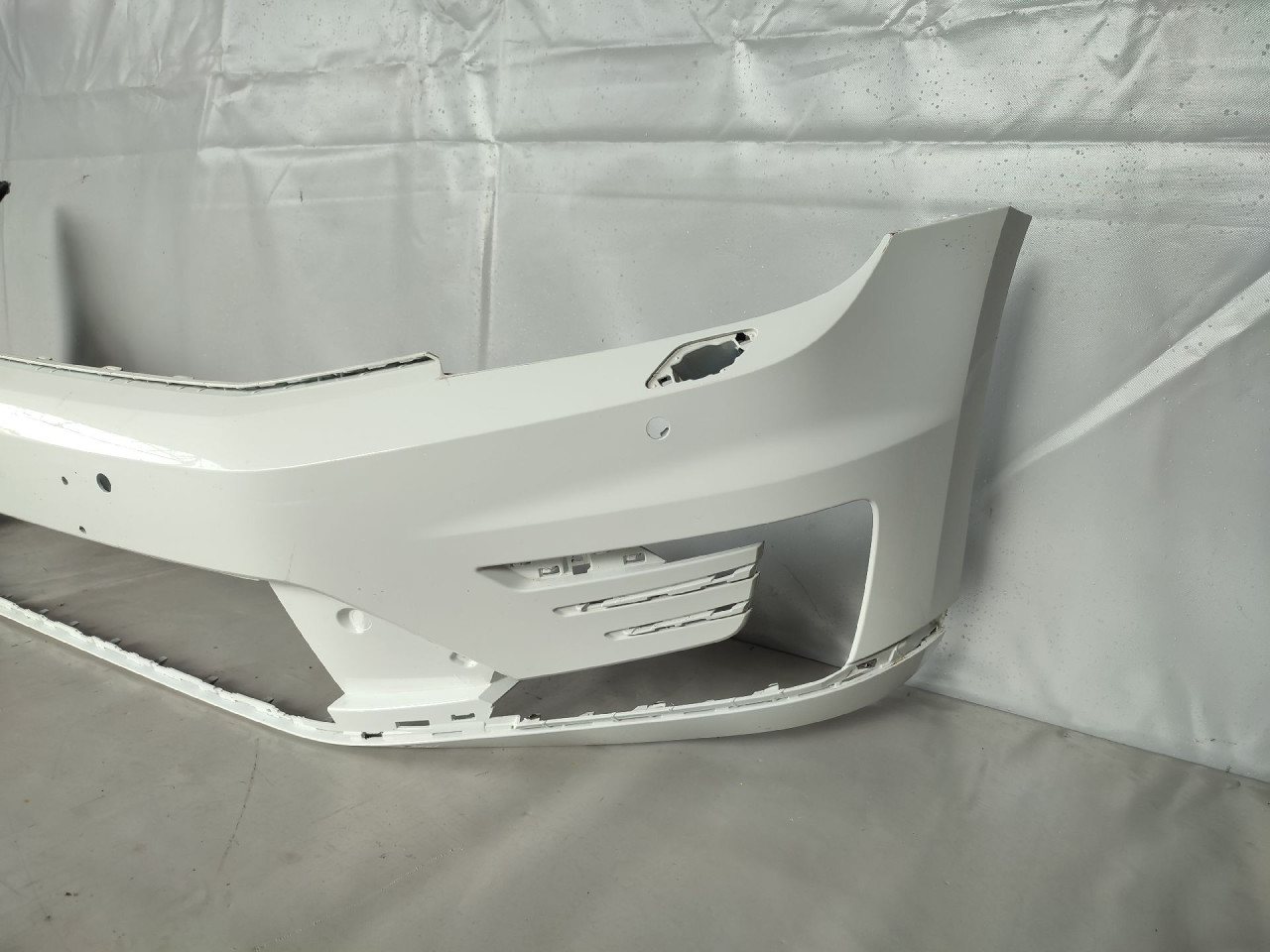 DIJELOVI BRANIK VW PASSAT B8 > 14- 3G0807221B