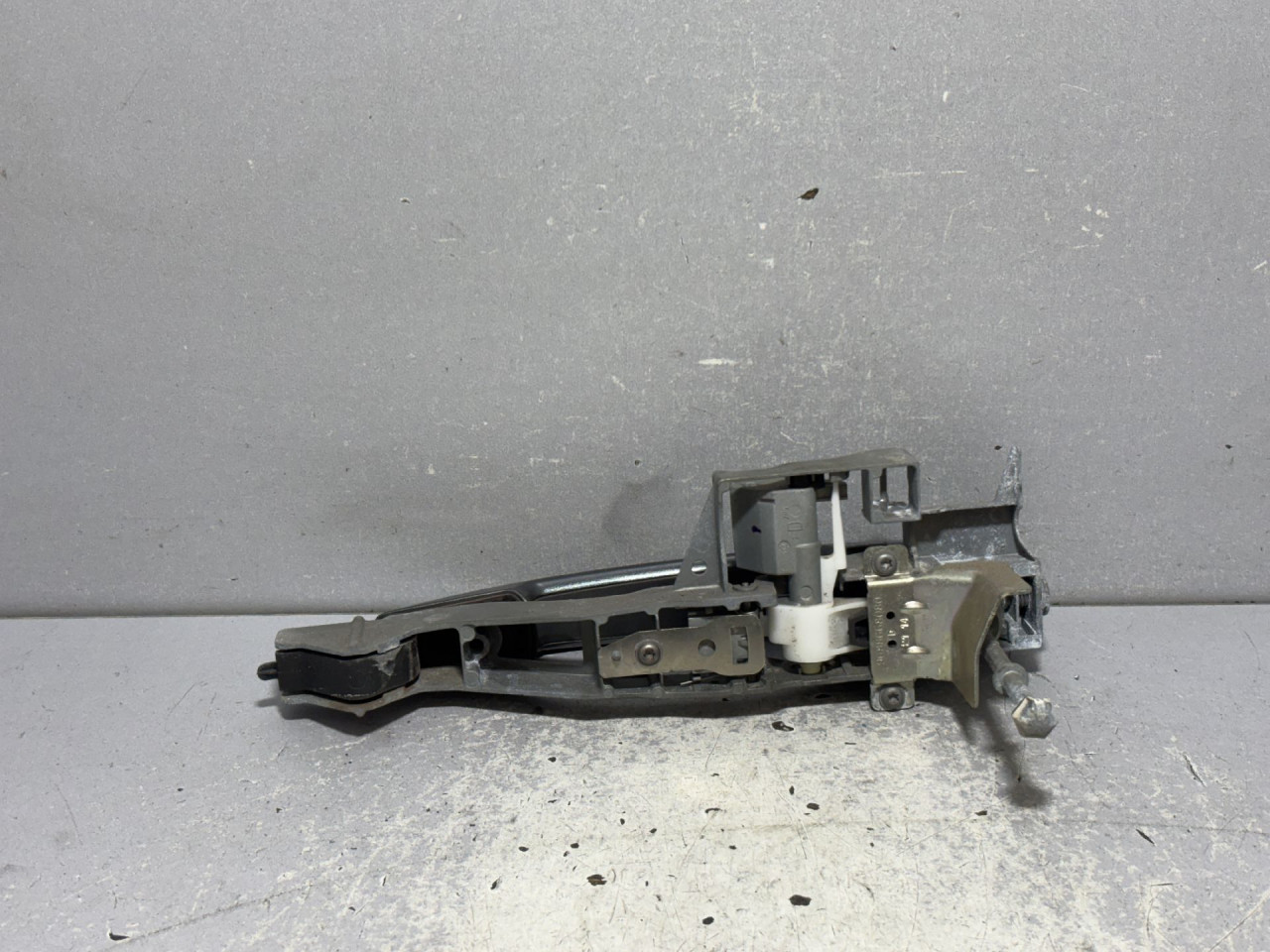 DIJELOVI RUCKA VRATA PEUGEOT 3008 > 13-16 9688668080
