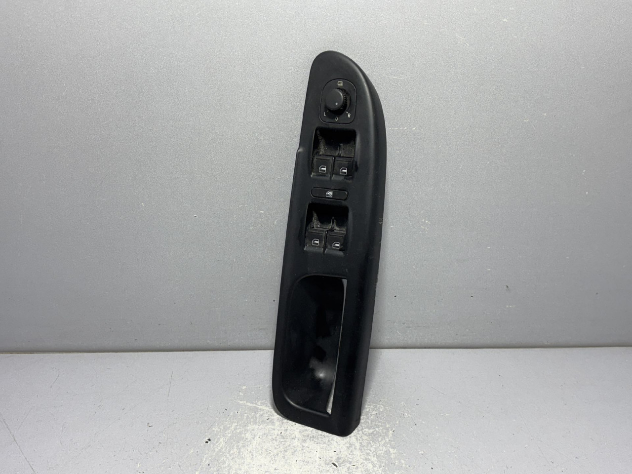DIJELOVI PLASTIKA VW PASSAT B6 > 05-10 3C1867171B