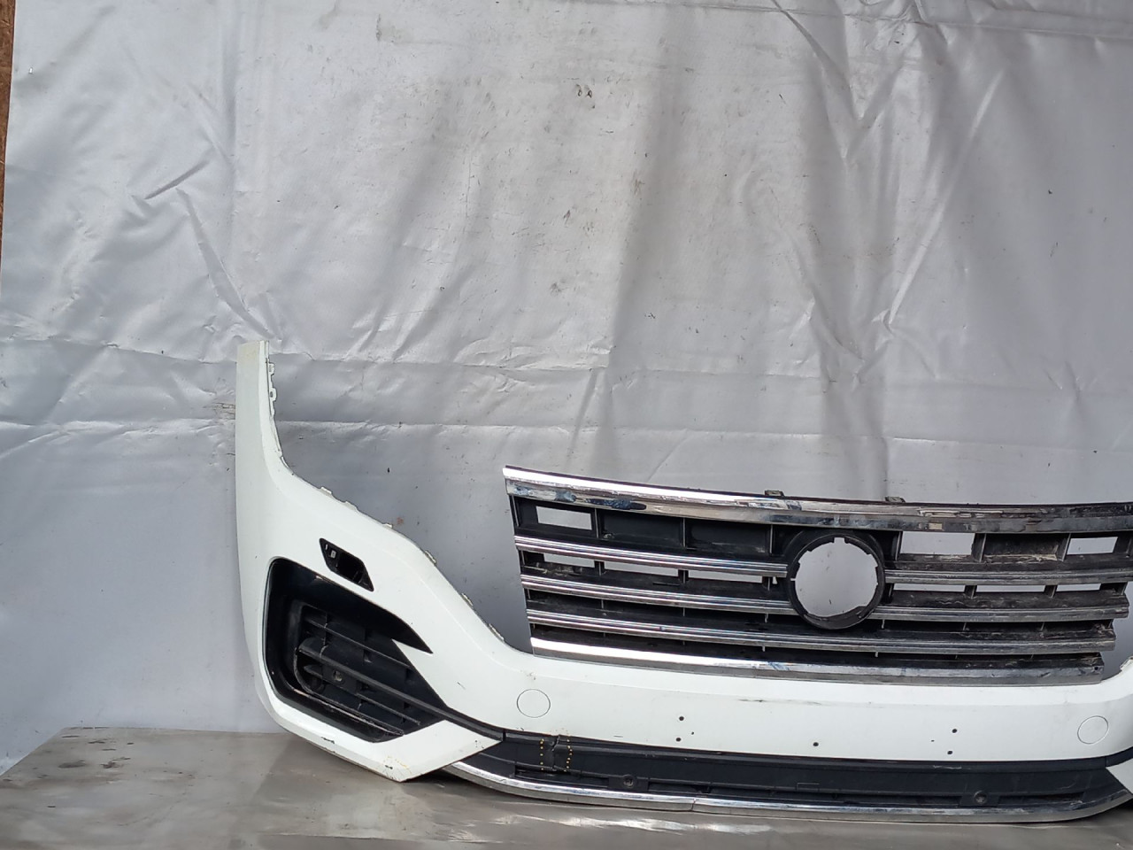 DIJELOVI BRANIK VW TOUAREG > 18- 760807061A