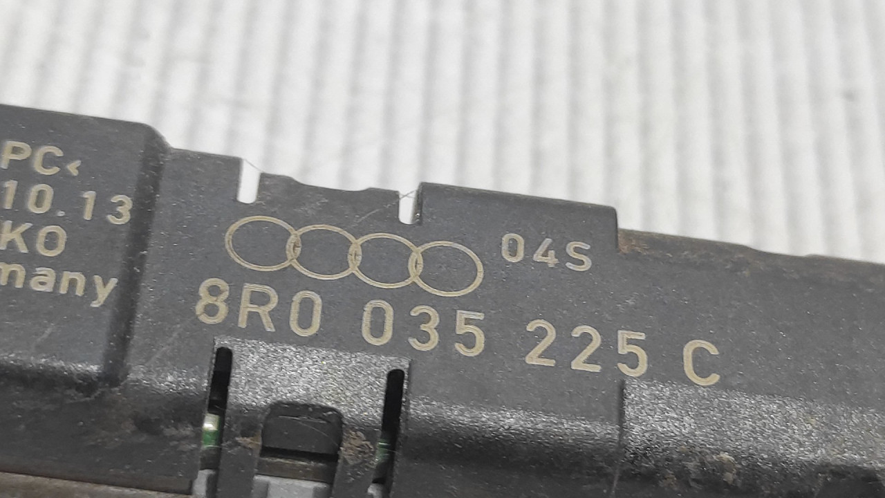 DIJELOVI ANTENA AUDI Q5 > 12-16 8R0035225C