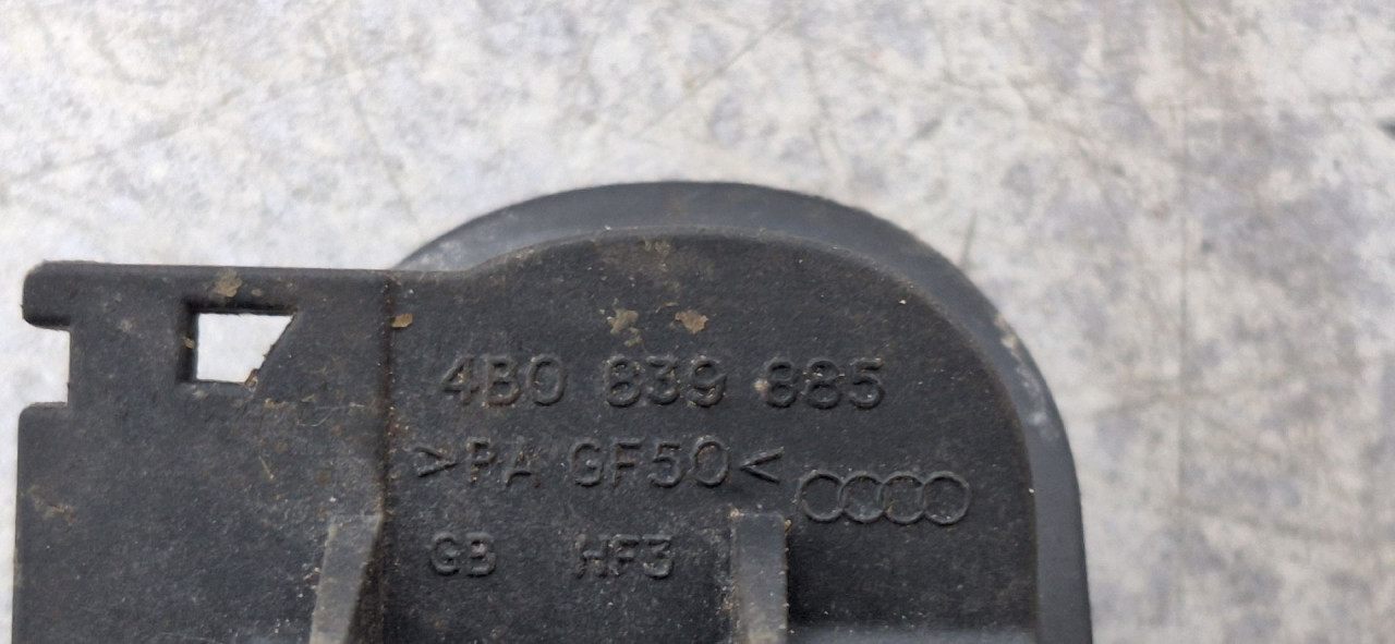 DIJELOVI RUCKA VRATA AUDI A3 > 03-08 2.0 4B0839885