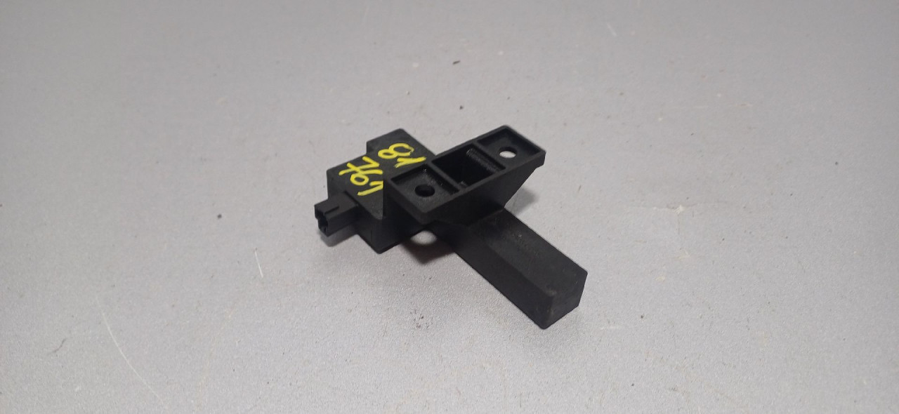 DIJELOVI ANTENA AUDI A6 4G > 14-18 8K0907247