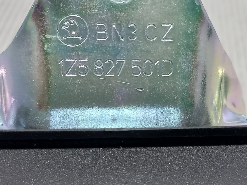 BRAVA GEPEKA SKODA OCTAVIA > 04-08 1Z5827501D