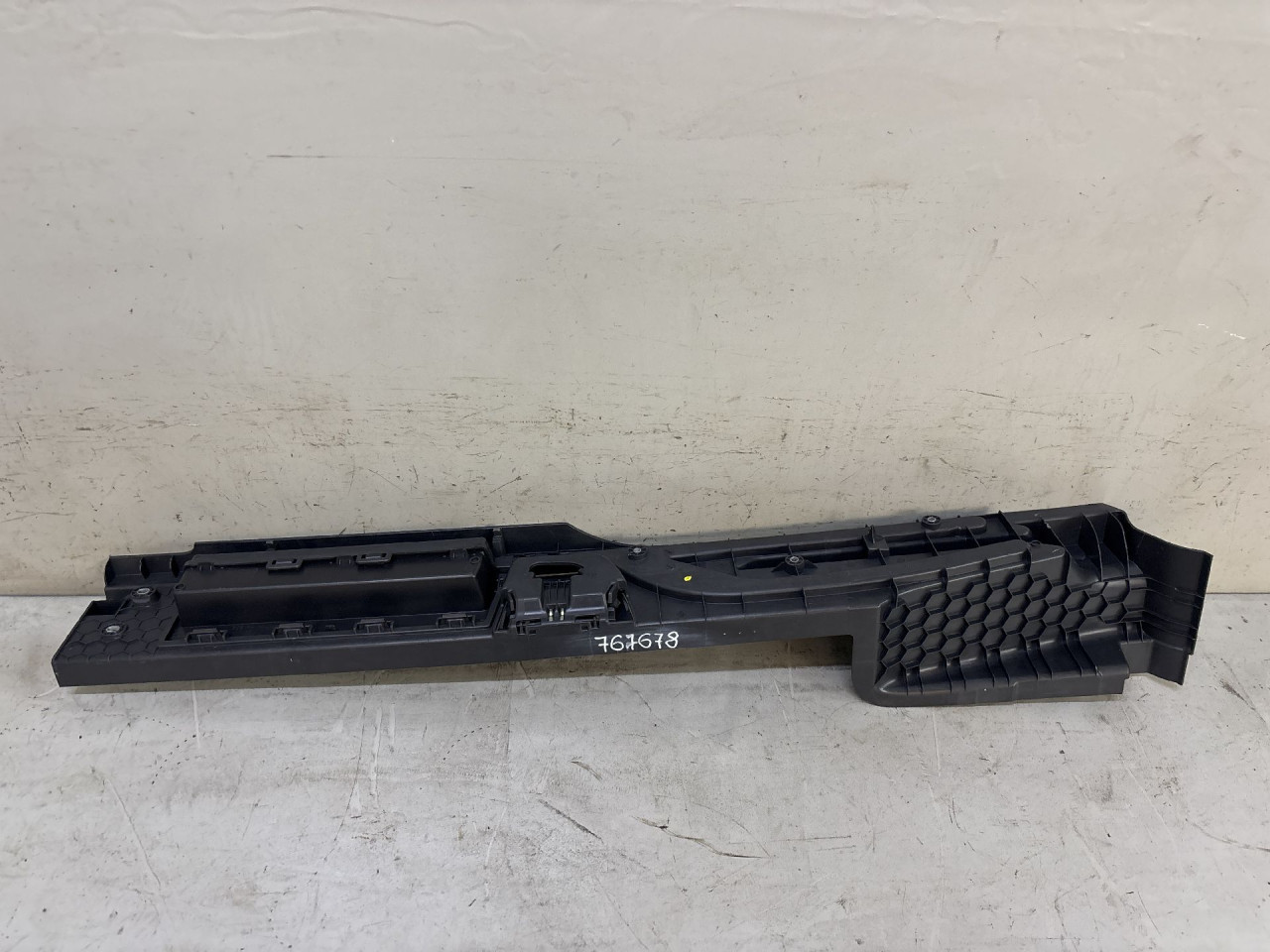 DIJELOVI NOSAC VW PASSAT B8 > 14- 3G9858832
