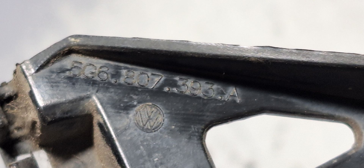 DIJELOVI NOSAC ZADNJEG BRANIKA VW GOLF 7 > 12-16 5G6807393A
