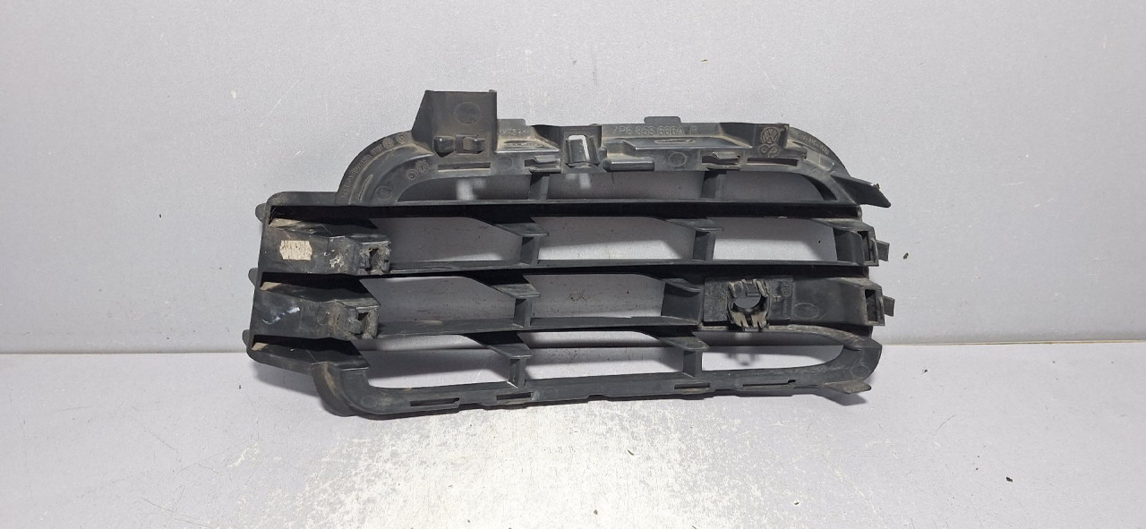 DIJELOVI RESETKA BRANIKA VW TOUAREG > 11-14 7P6853666A