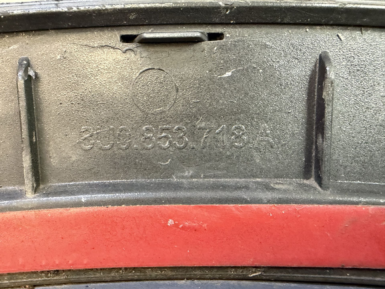 DIJELOVI RUB BLATOBRANA AUDI Q3 > 11-15 2.0 8U0853718A