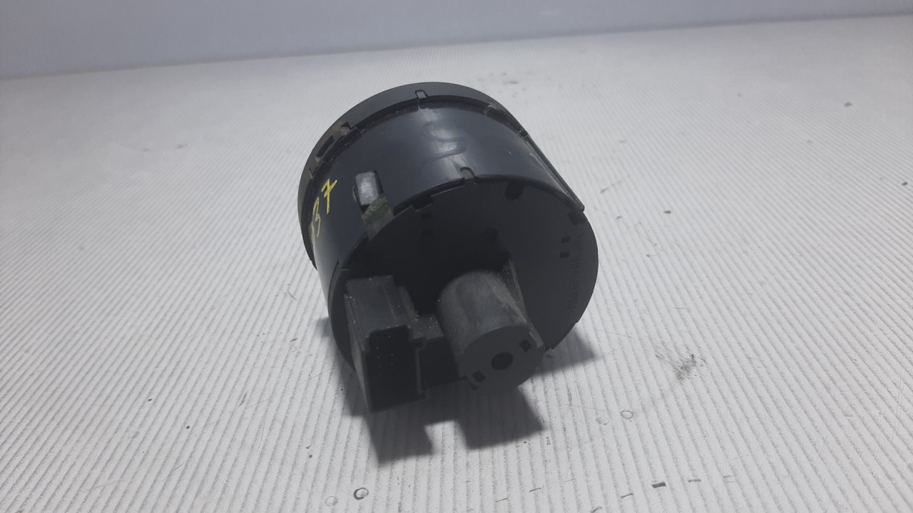 PREKIDACI SVJETLA VW CADDY > 10-15 1K0941431BB
