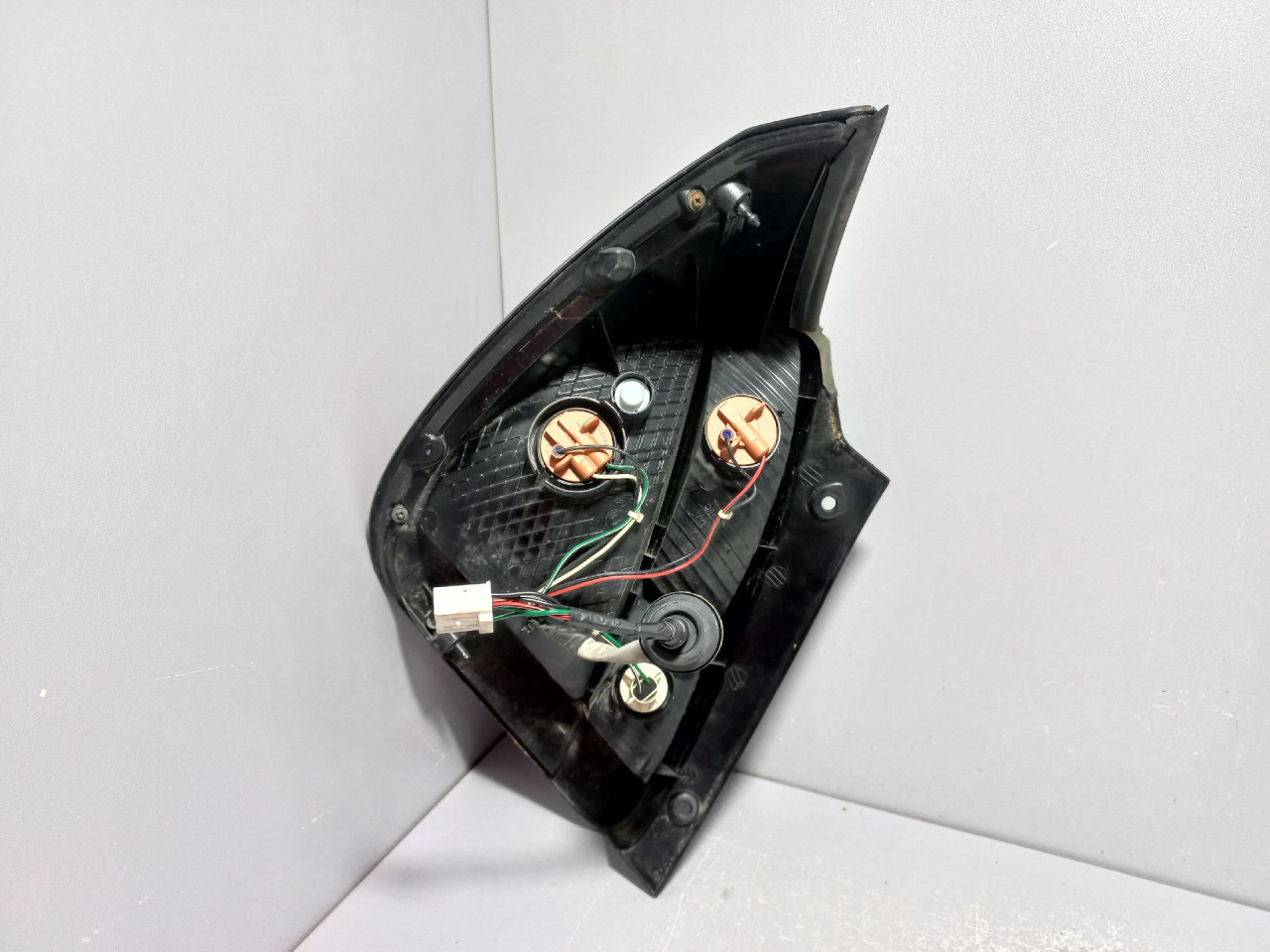 DIJELOVI STOP SVJETLO KIA RIO > 05-10 924021G2R