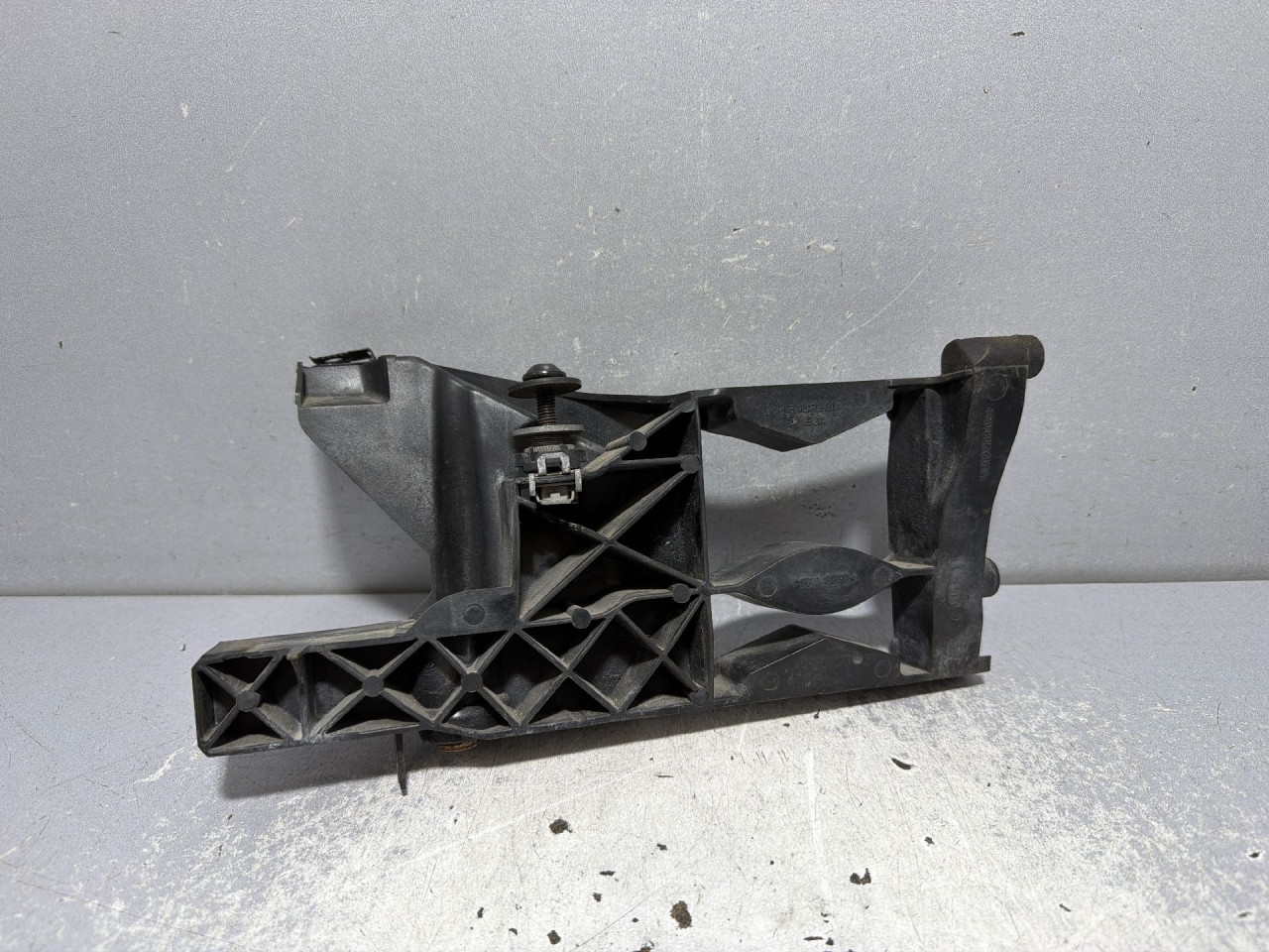 DIJELOVI NOSAC FARA AUDI A6 4G > 14-18 4G0805607A