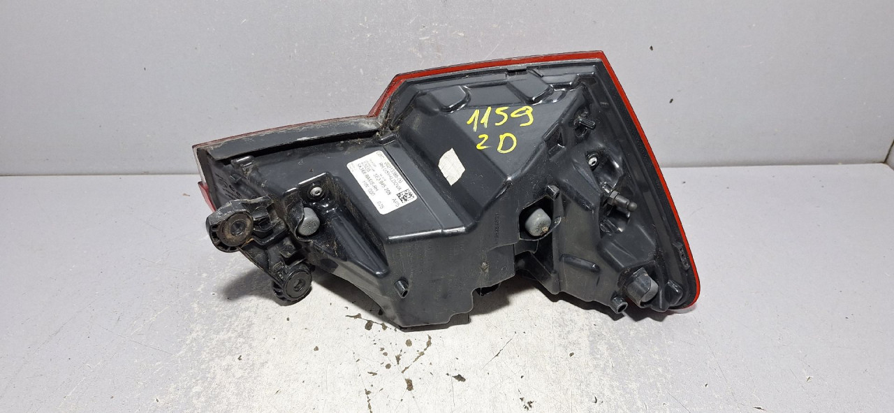 DIJELOVI STOP SVJETLO SKODA OCTAVIA > 19- 5E3945208